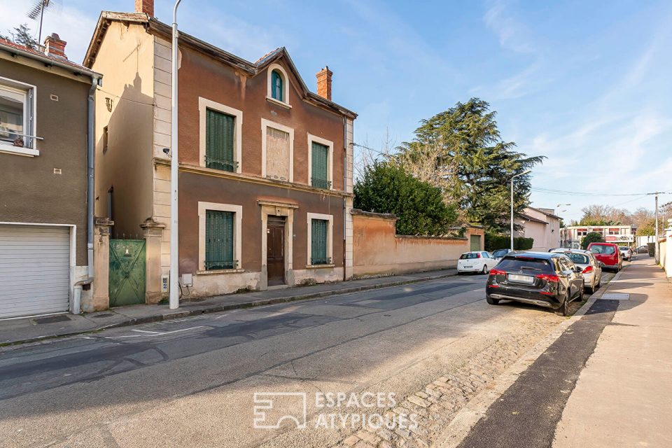 Maison bourgeoise à rénover en plein coeur de Montchat