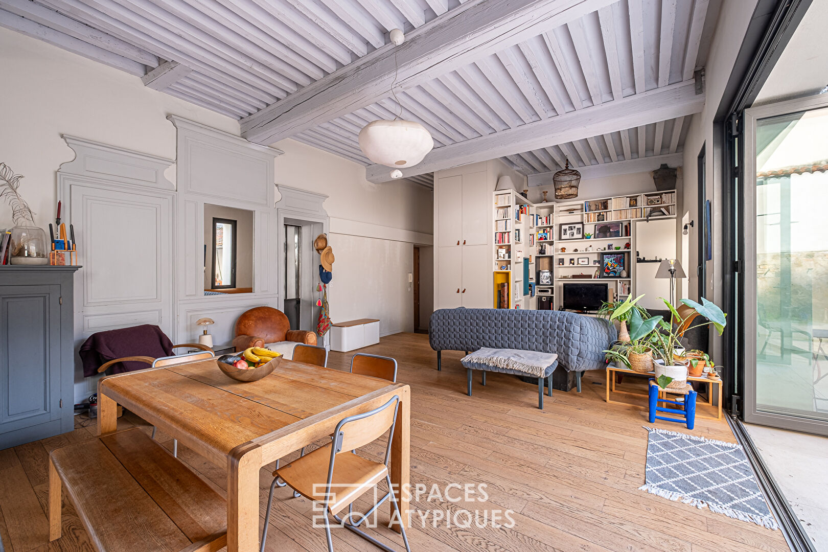 Renovated old apartment with garden in the heart of Saint-Just