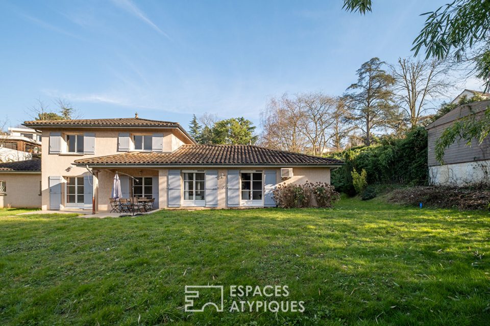 Maison de plain pied avec jardin bucolique