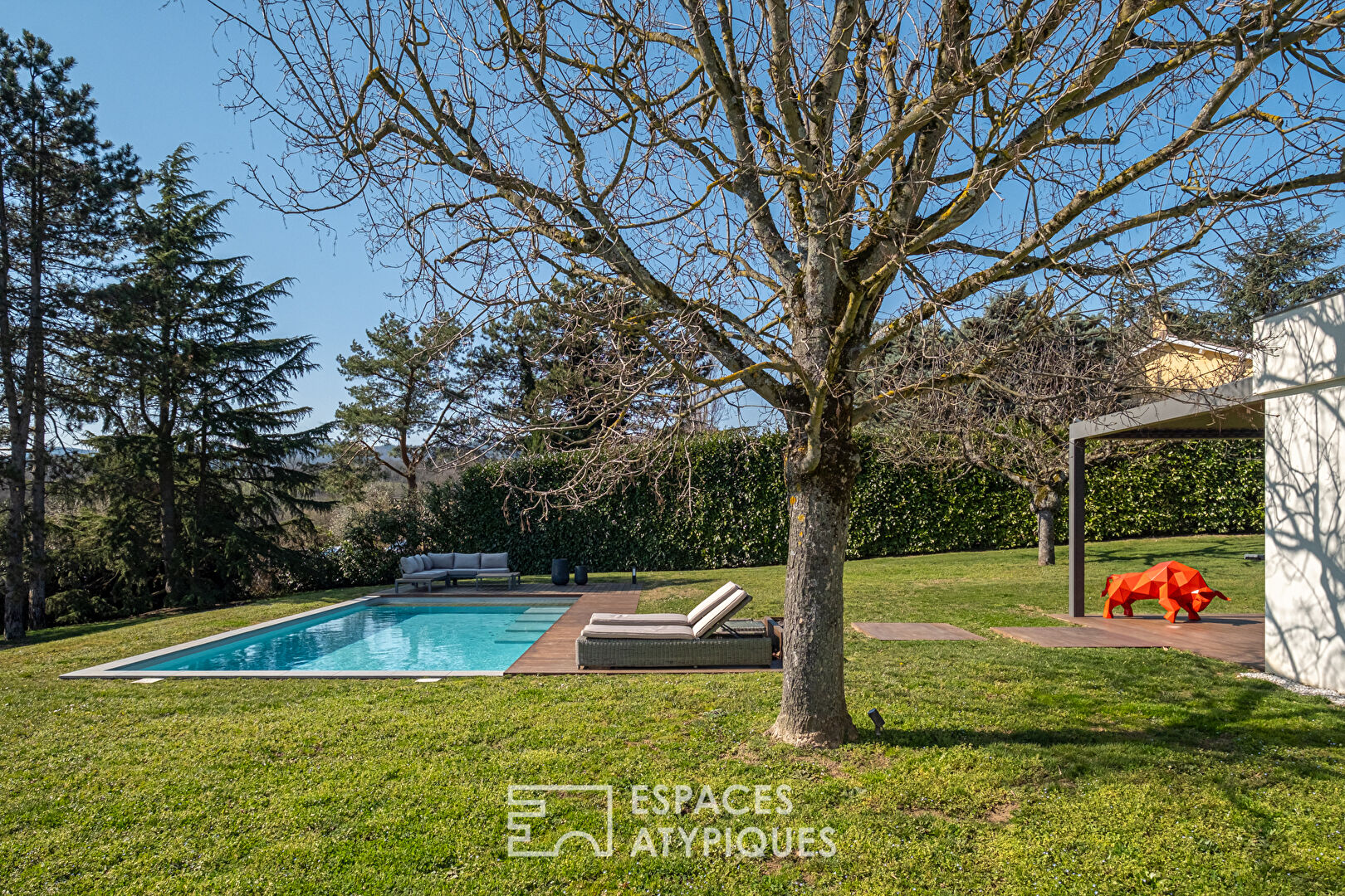 Maison d’architecte avec vue dans un environnement bucolique