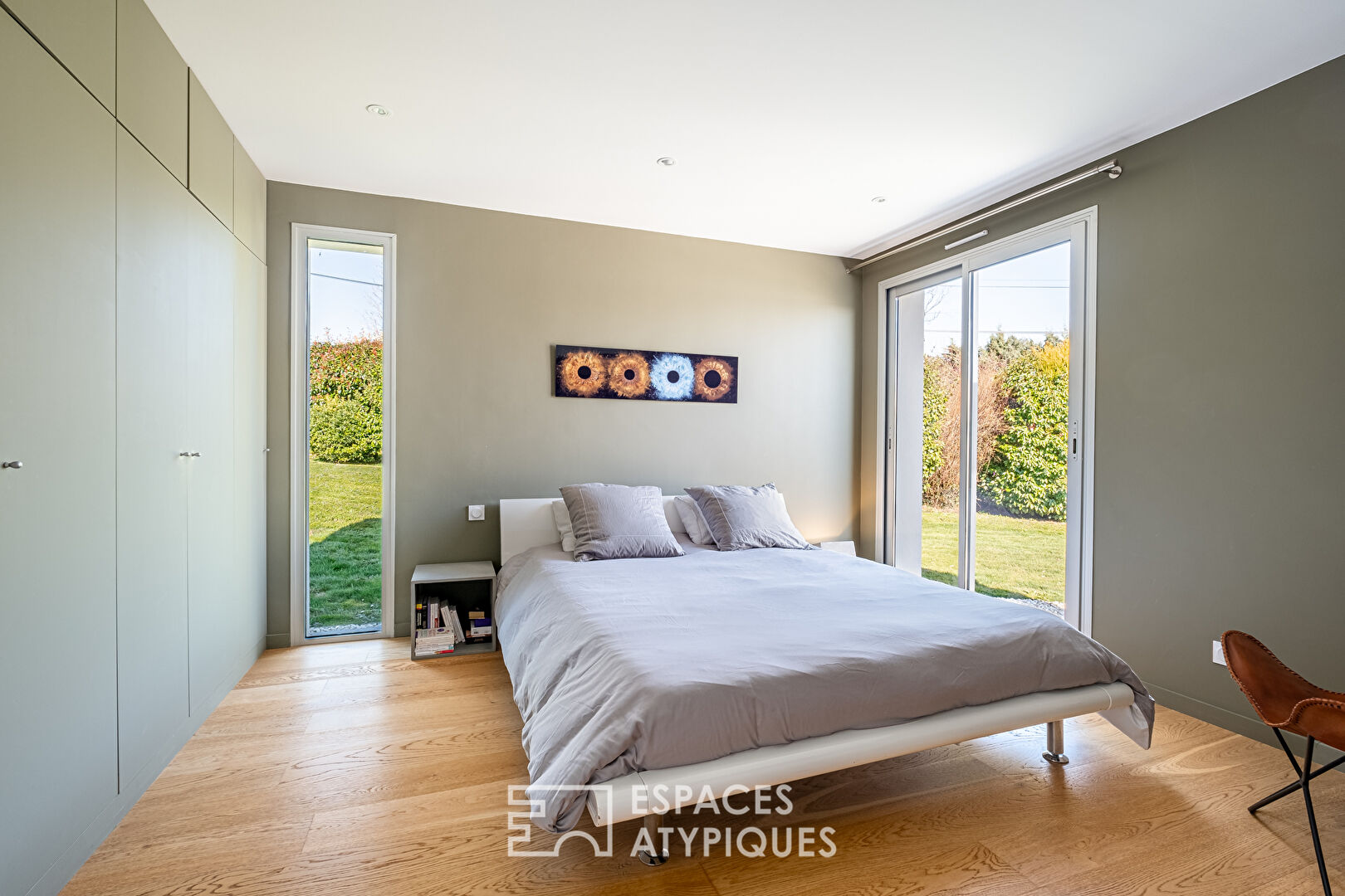 Maison d’architecte avec vue dans un environnement bucolique