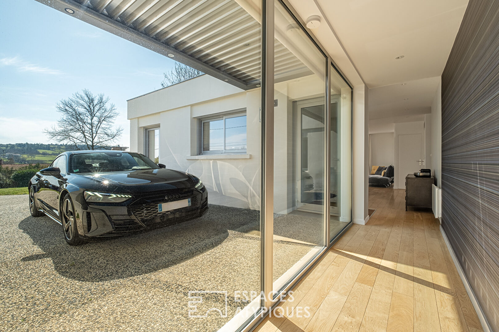 Maison d’architecte avec vue dans un environnement bucolique