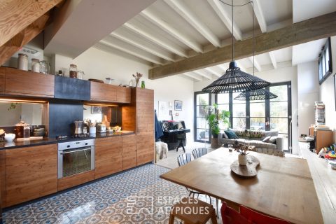 Former workshop converted into a loft with garden in the Judaïque district