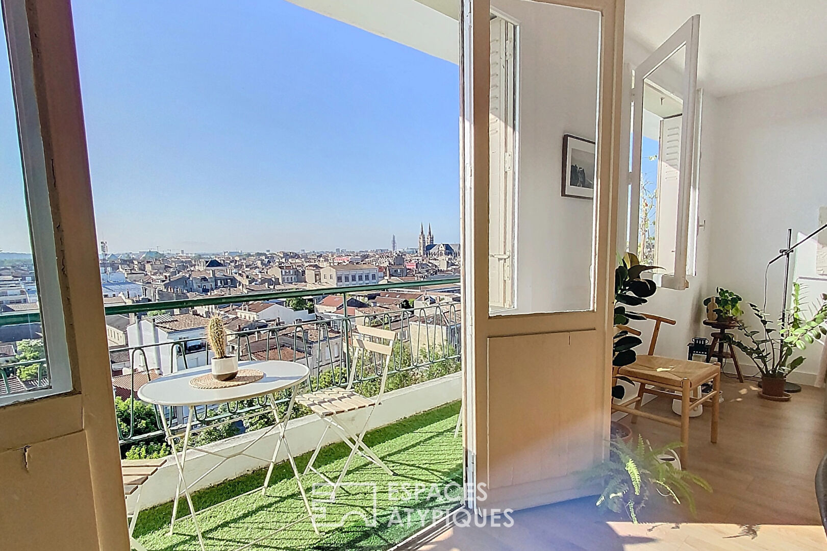 Charmant appartement aux Chartrons avec balcon et vue sur Bordeaux