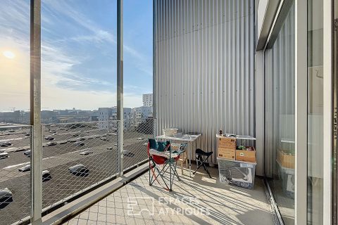 Loft-style apartment with terrace and parking