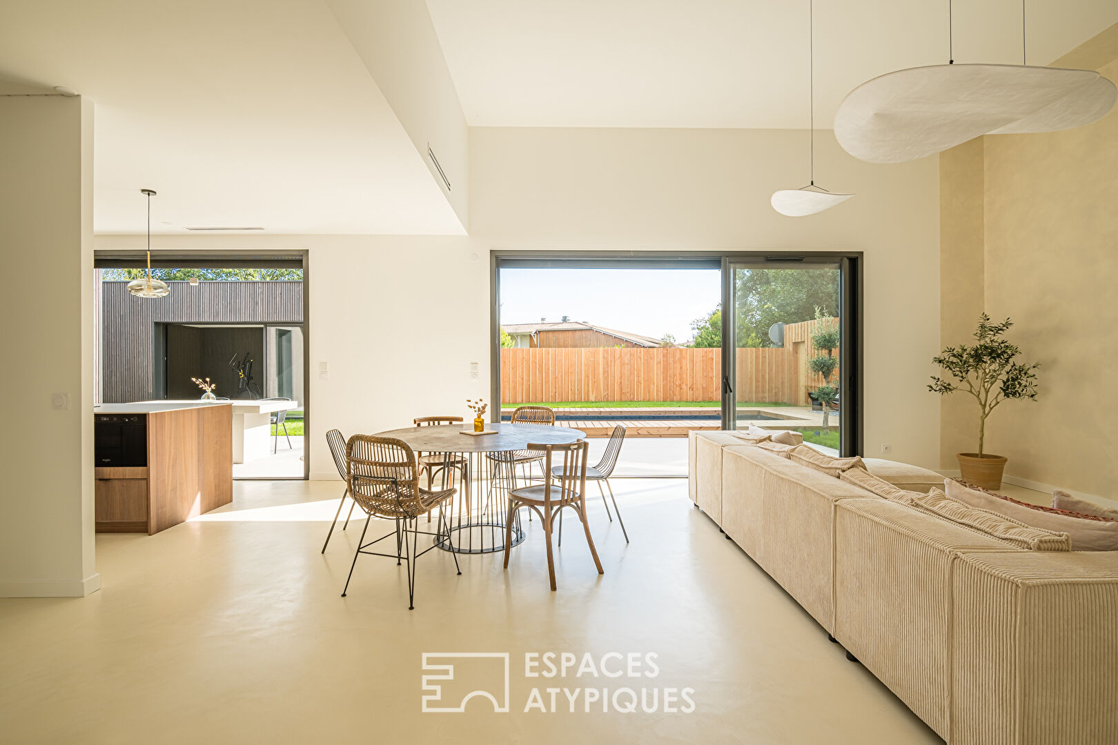 Maison d’architecte avec piscine et garage