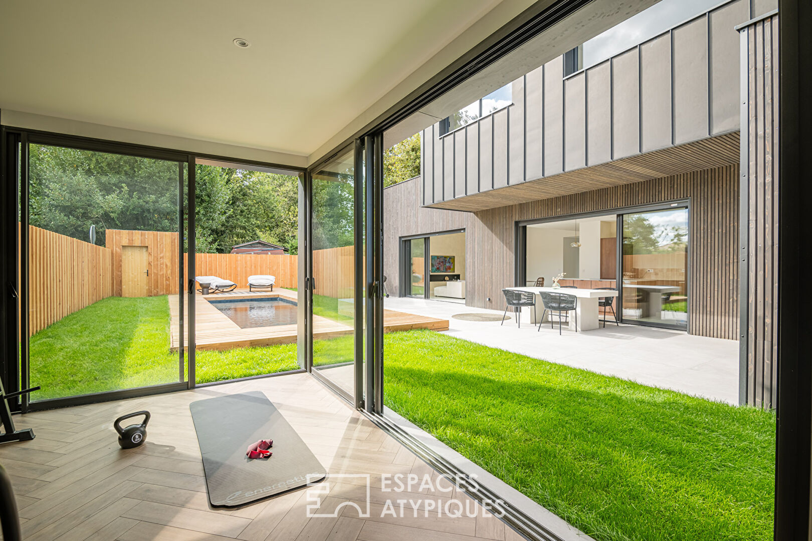 Maison d’architecte avec piscine et garage