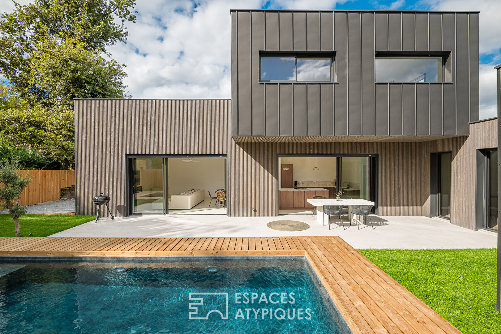 Maison d’architecte avec piscine et garage