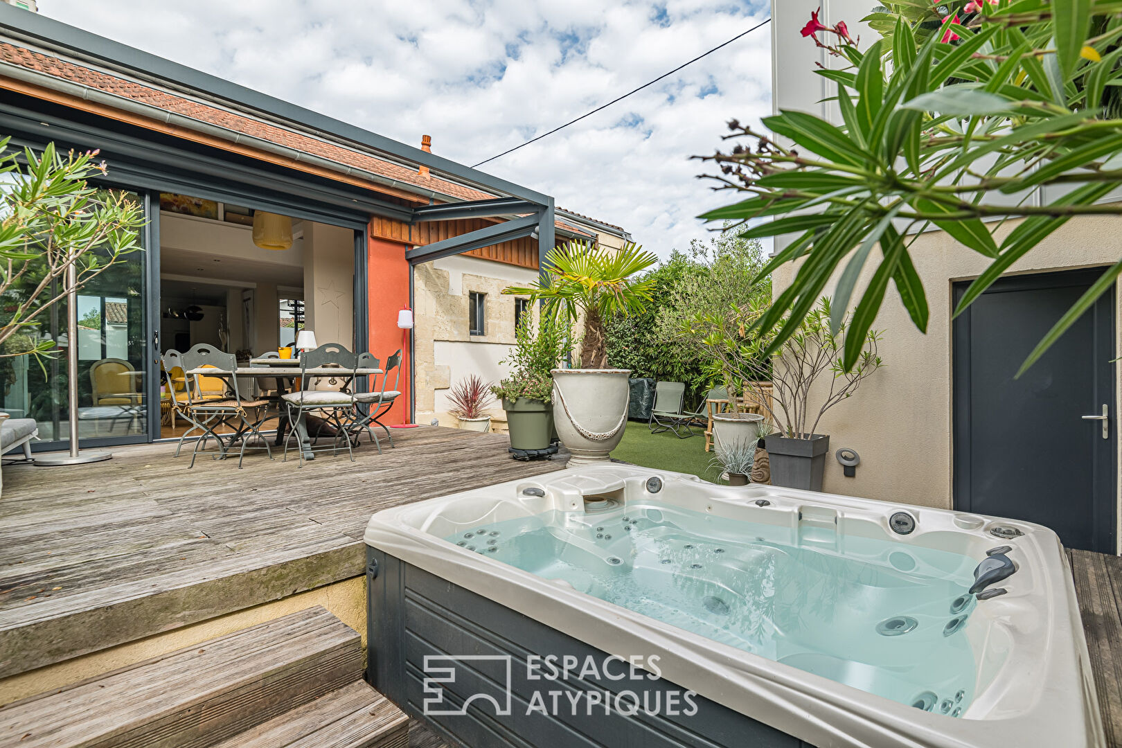 Élégante échoppe double avec jardin et garage au Bouscat