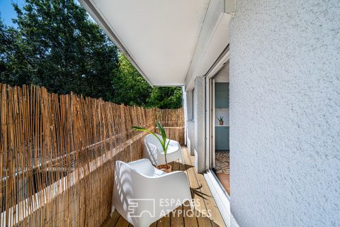 Appartement rénové avec balcon filant aux Chartrons