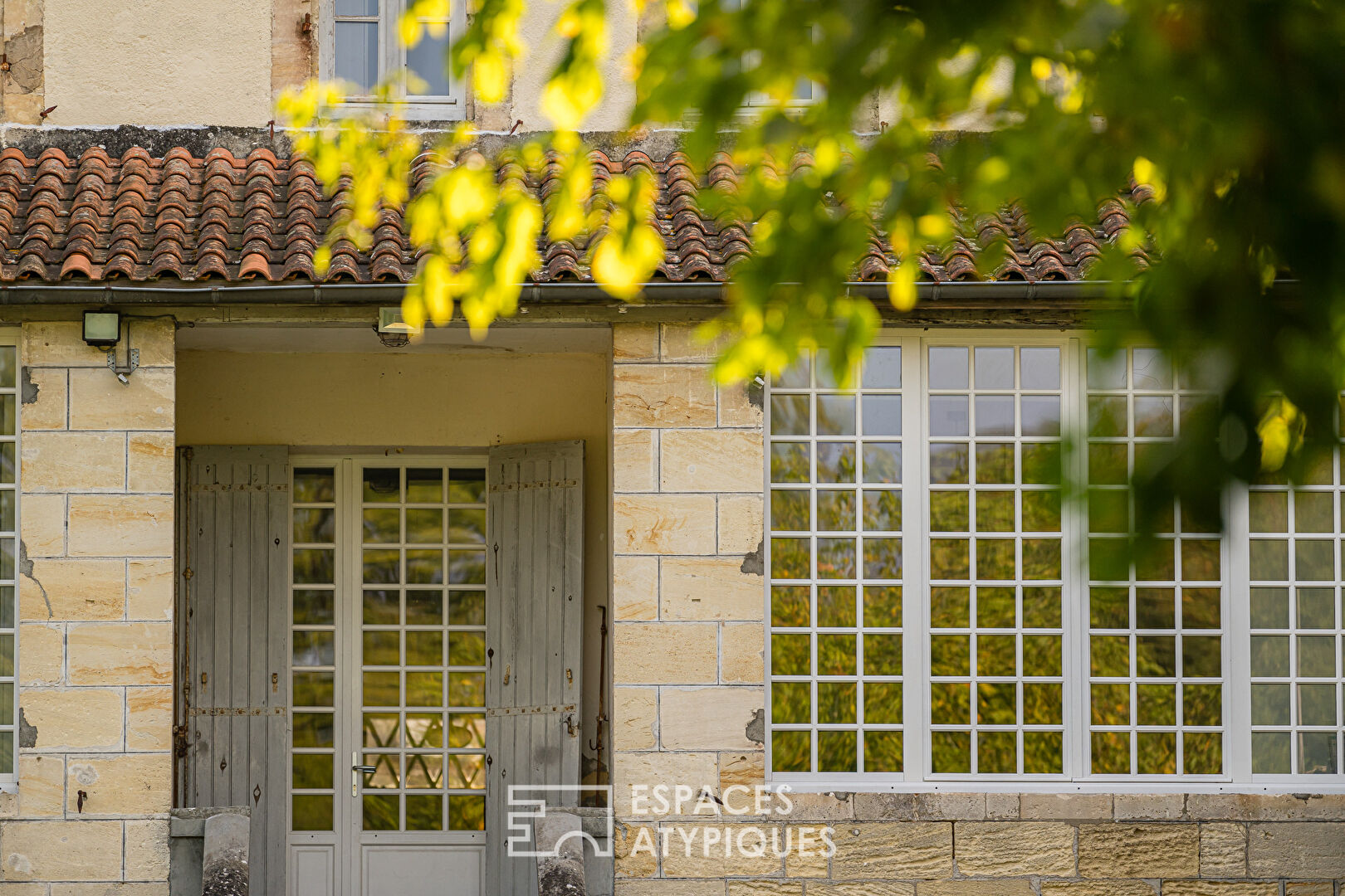 Maison bourgeoise avec grand jardin et piscine en centre ville