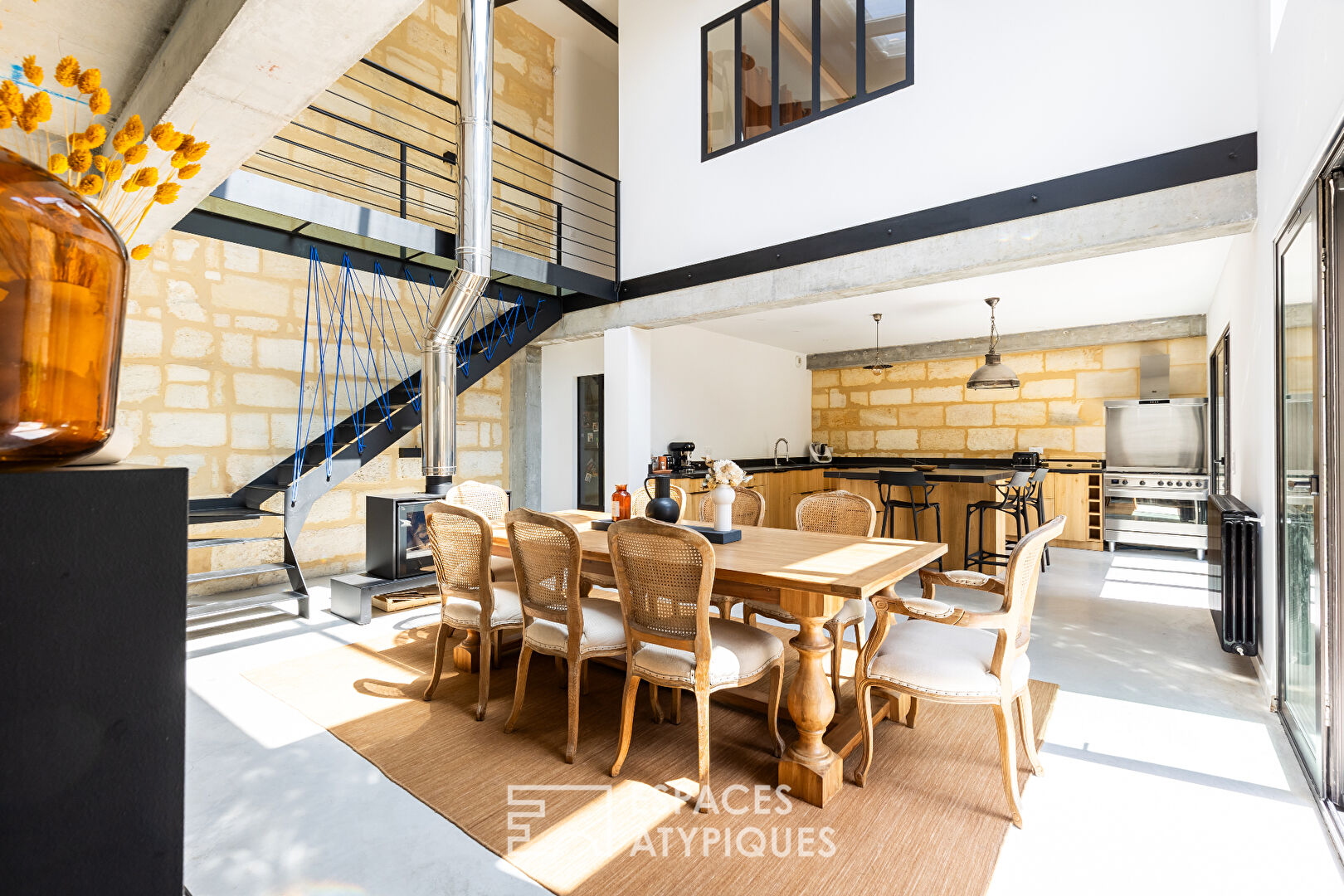 Maison familiale en pierre avec jardin et piscine à la Bastide