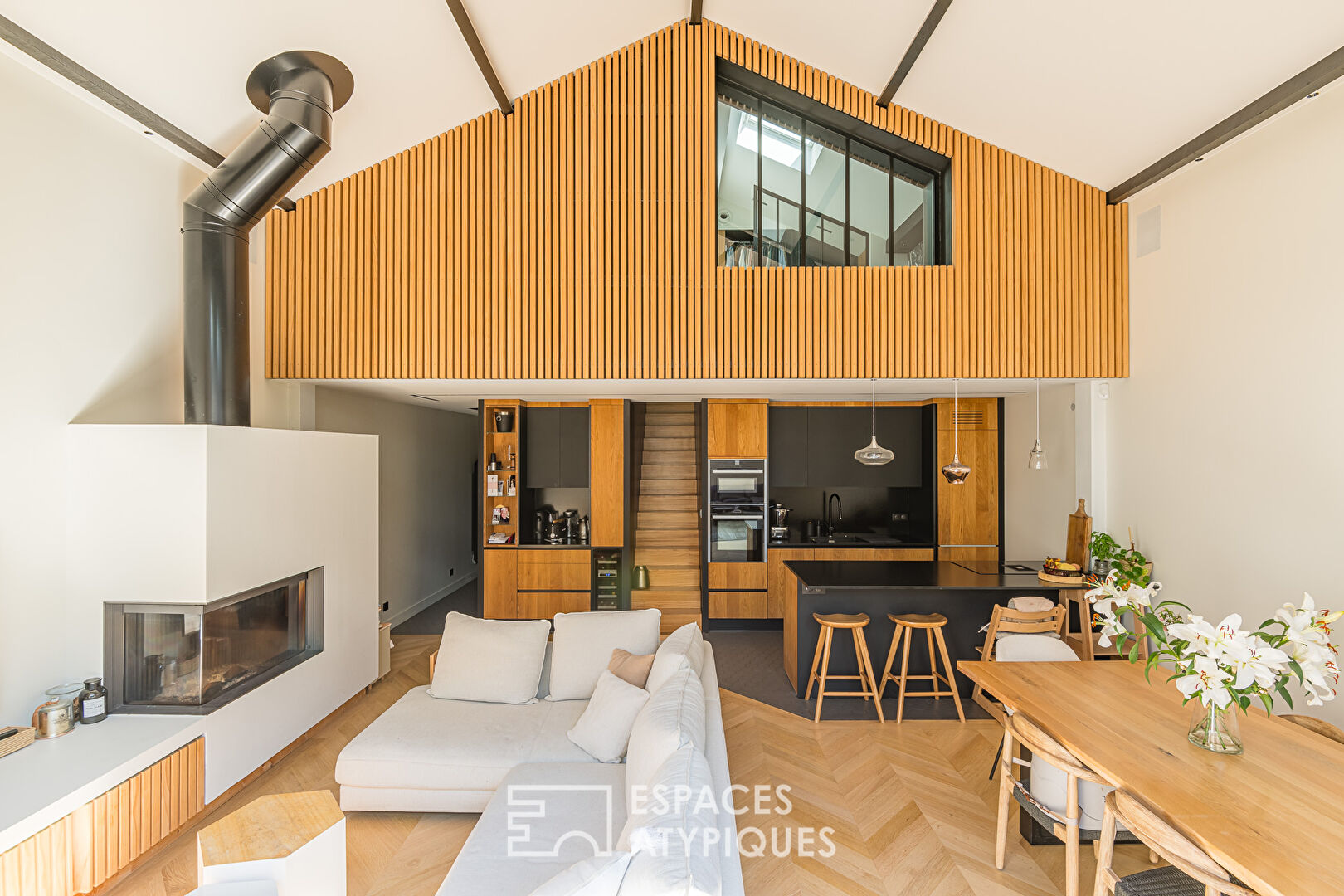 Maison pensée comme un loft avec terrasse et garage