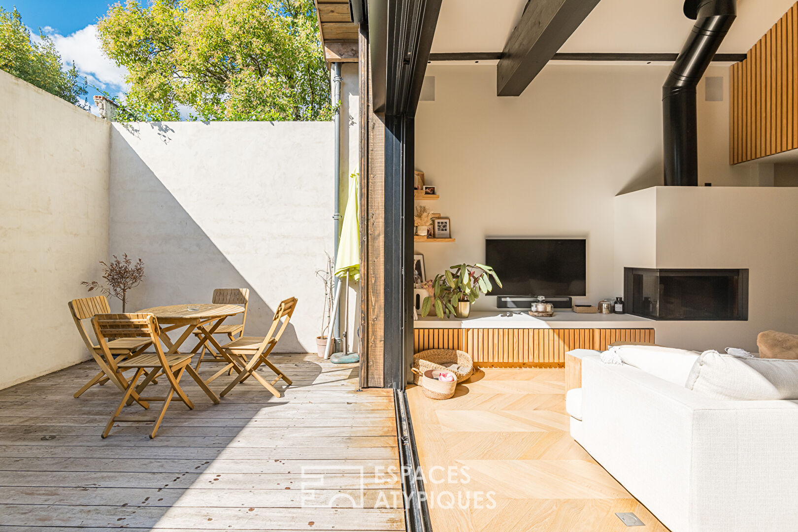 Maison pensée comme un loft avec terrasse et garage