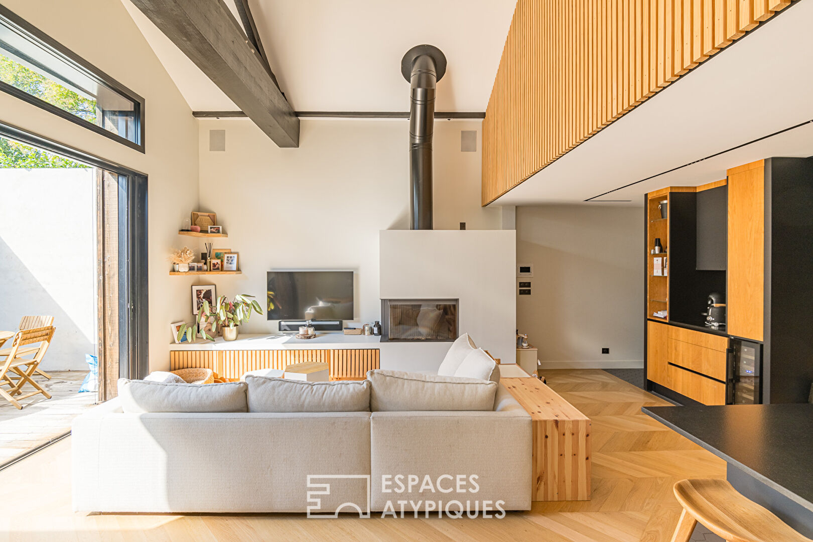 Maison pensée comme un loft avec terrasse et garage