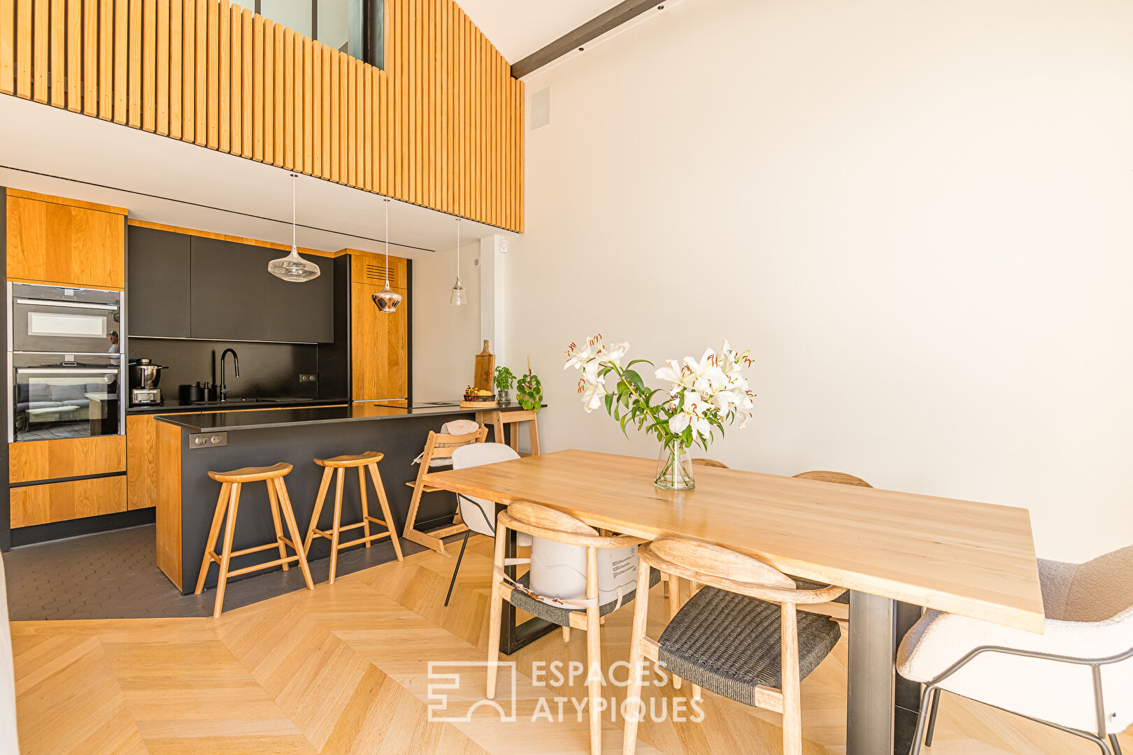 Maison pensée comme un loft avec terrasse et garage