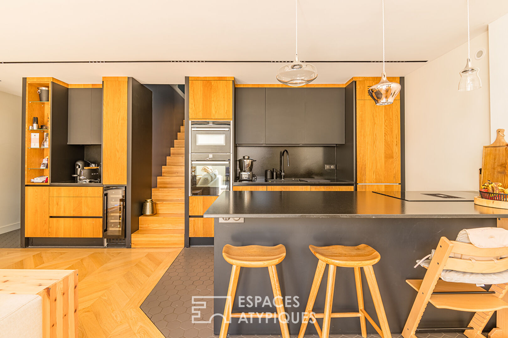 Maison pensée comme un loft avec terrasse et garage