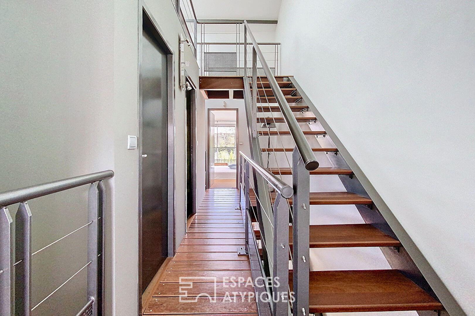 Loft industriel avec terrasse végétalisée