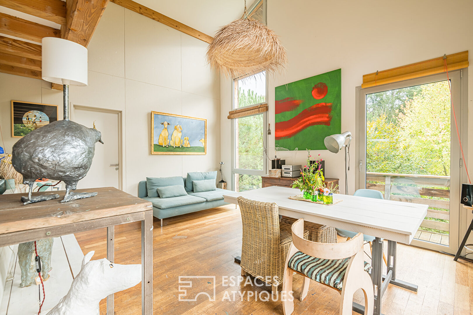 Maison d’architecte en bois dans les arbres