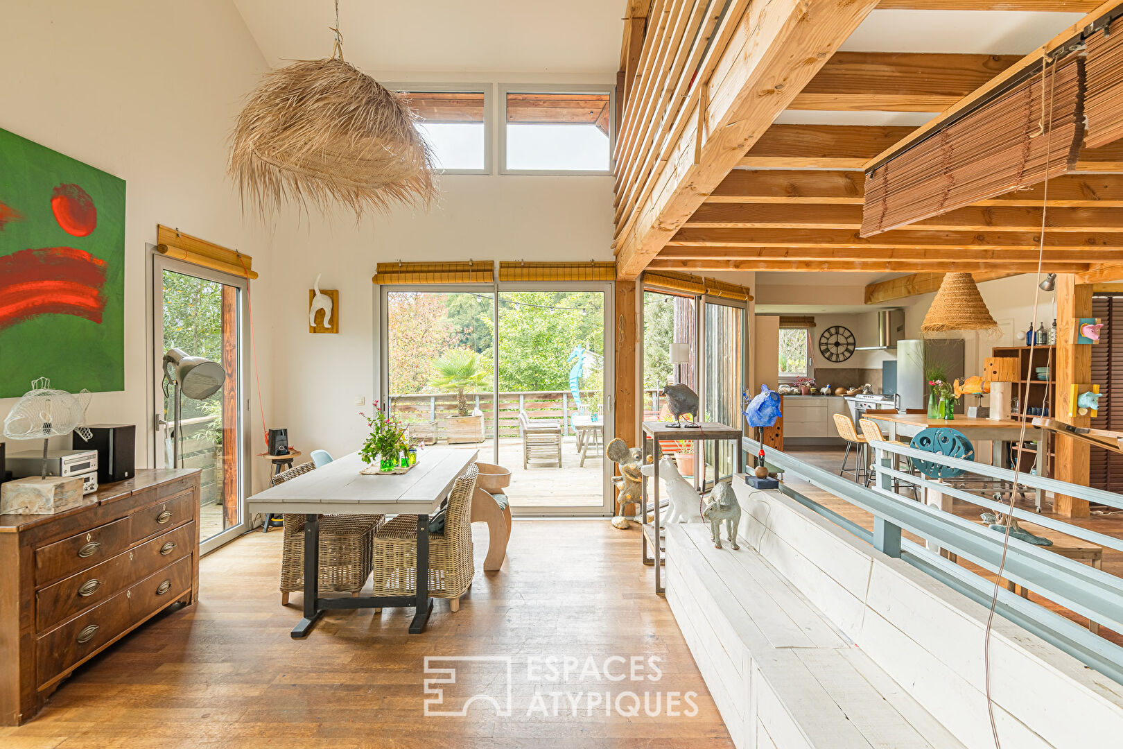 Maison d’architecte en bois dans les arbres