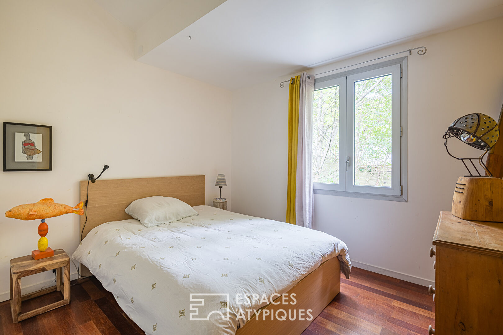 Maison d’architecte en bois dans les arbres