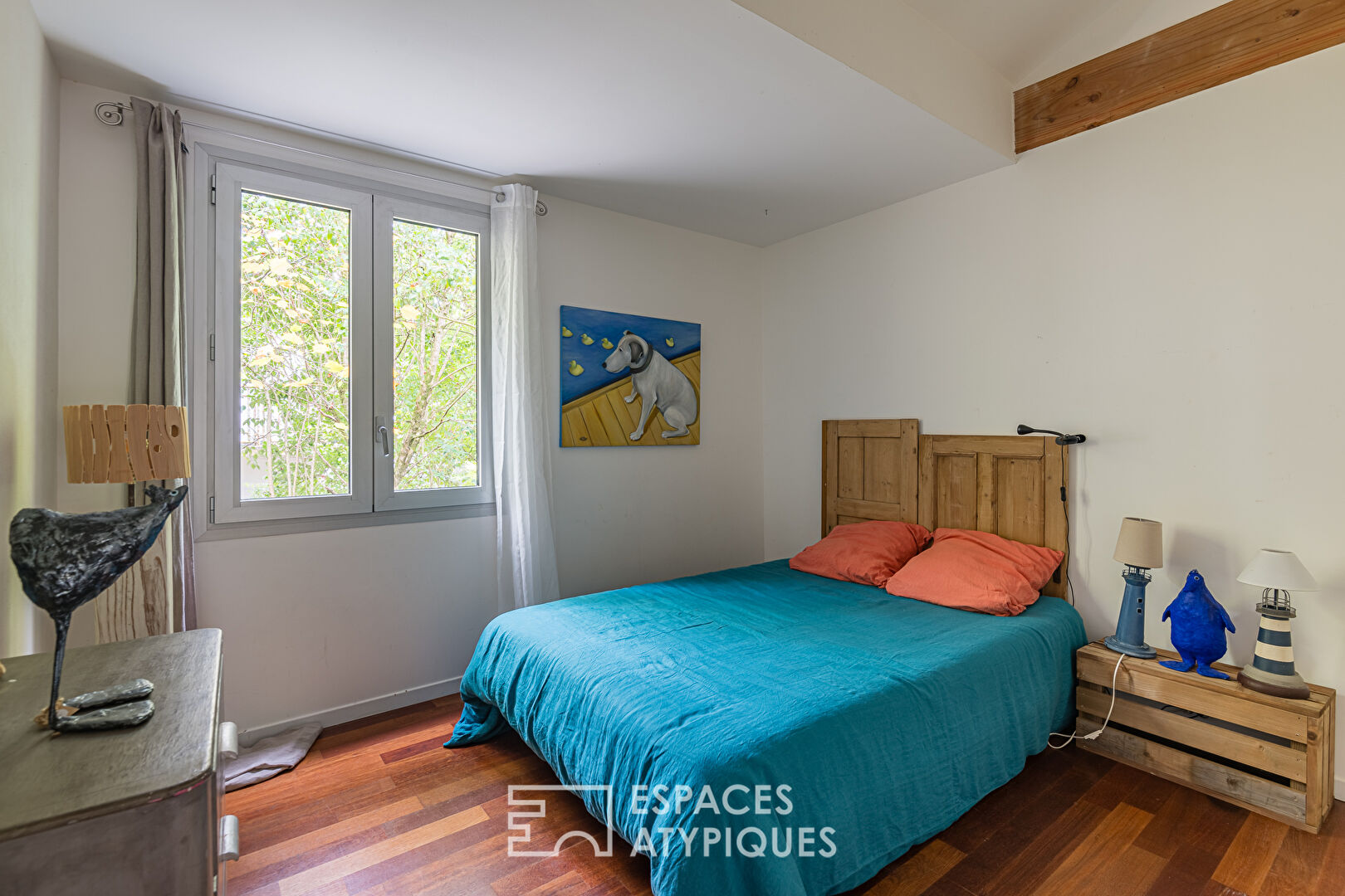 Maison d’architecte en bois dans les arbres