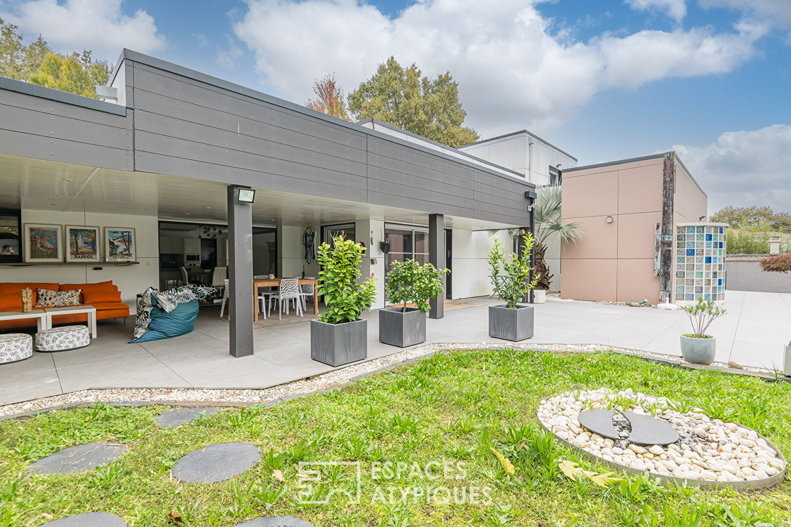 L’Écrin Contemporain with garden and swimming pool in Saint-Aubin-de-Médoc