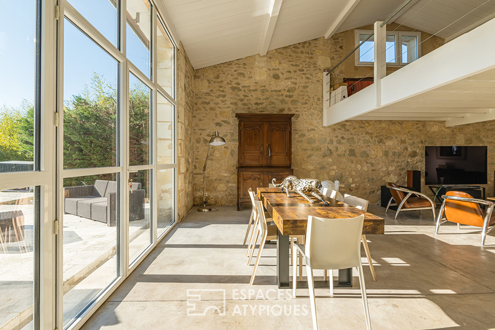 Stone property in a bucolic setting near Libourne