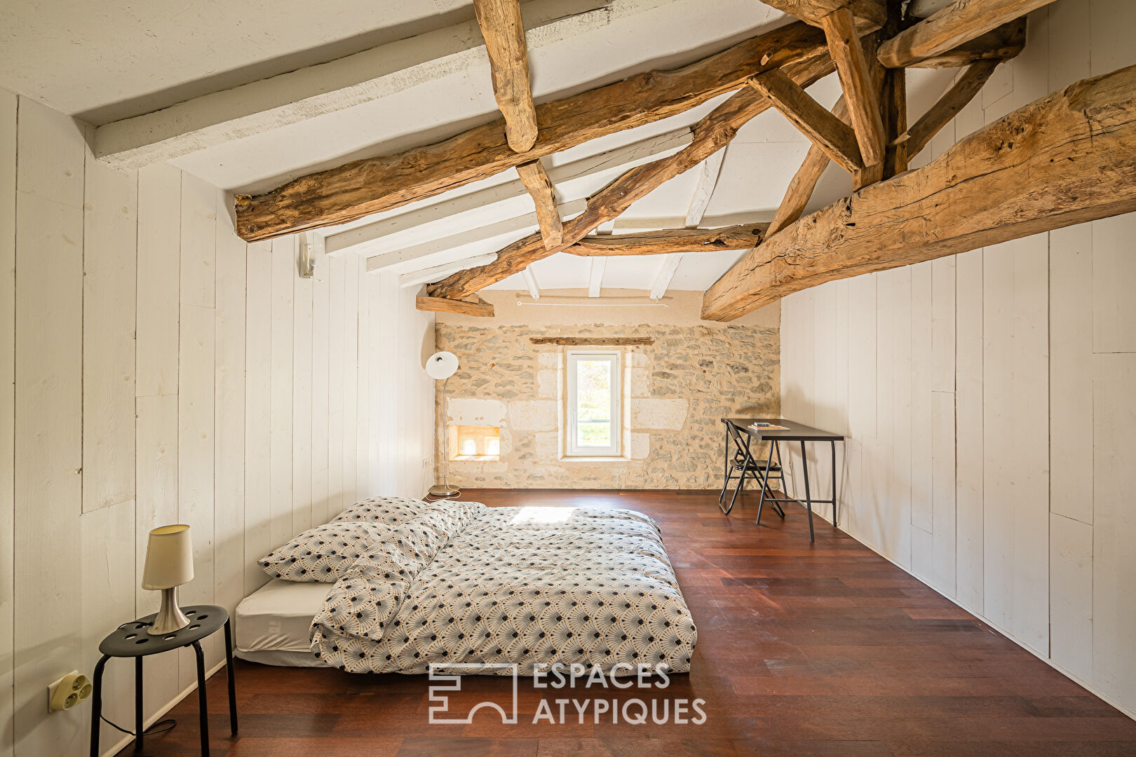 Stone property in a bucolic setting near Libourne