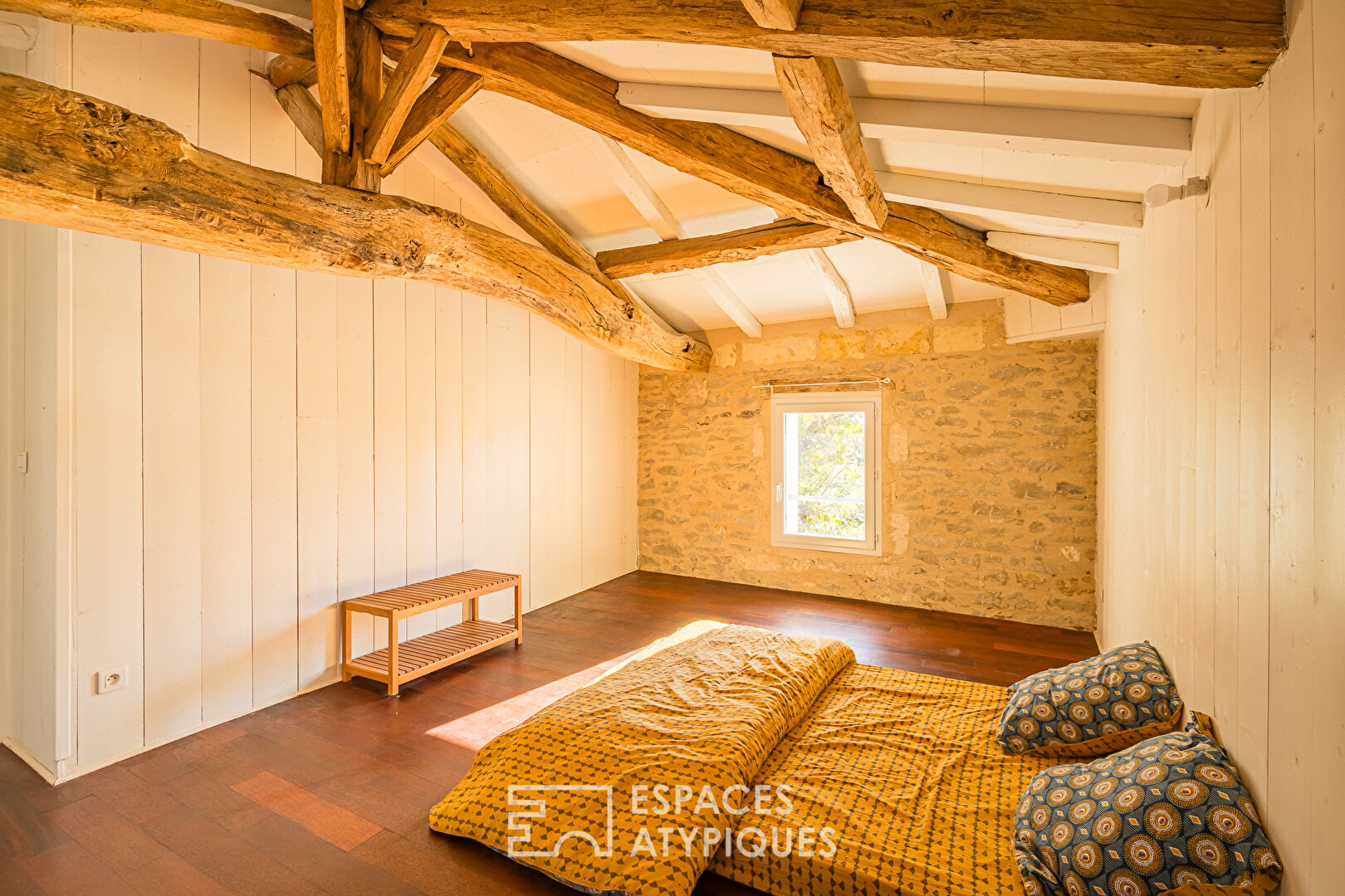 Stone property in a bucolic setting near Libourne