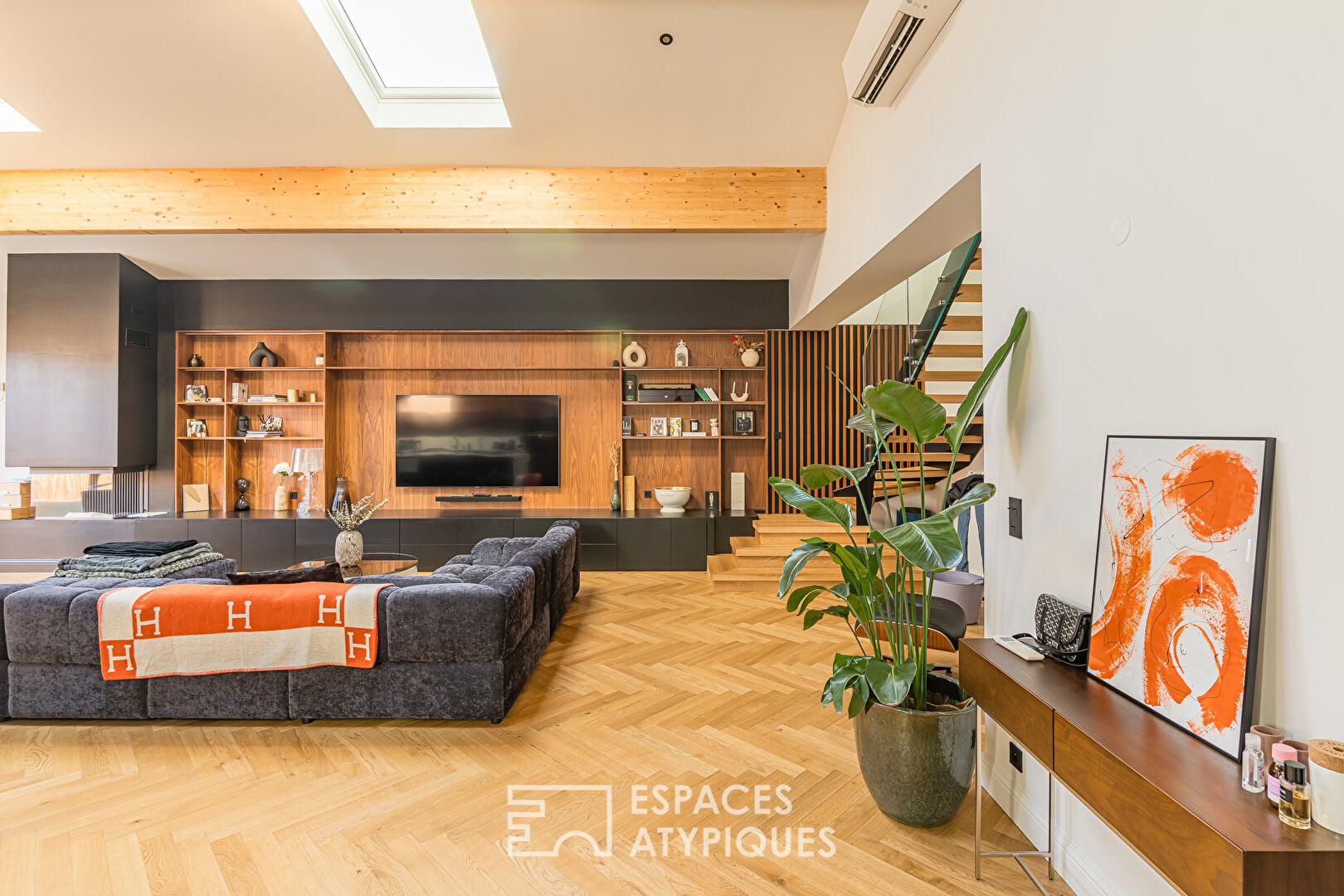 Ancien garage transformé en loft avec piscine et garage