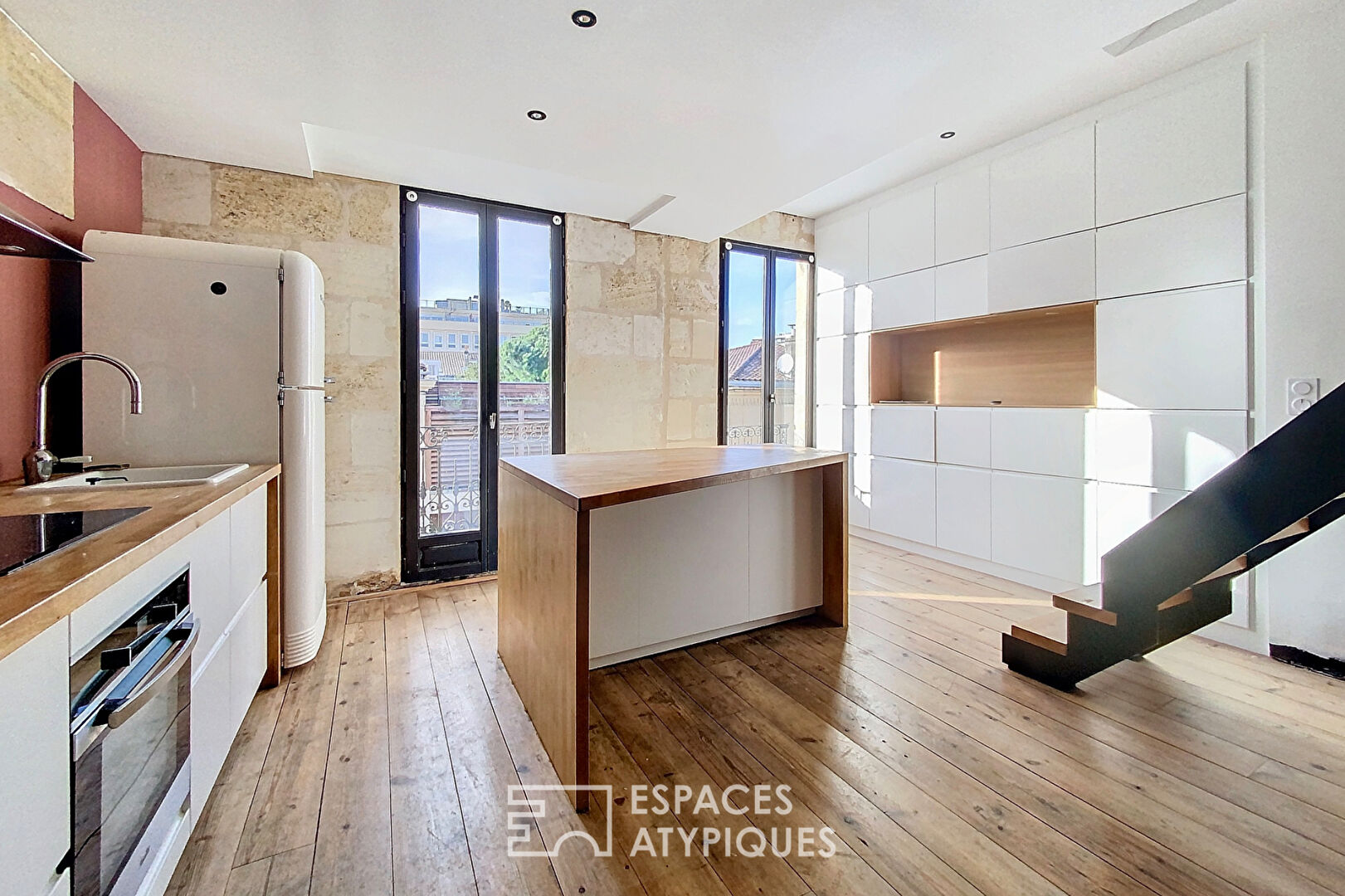 Duplex apartment with terrace in Chartrons