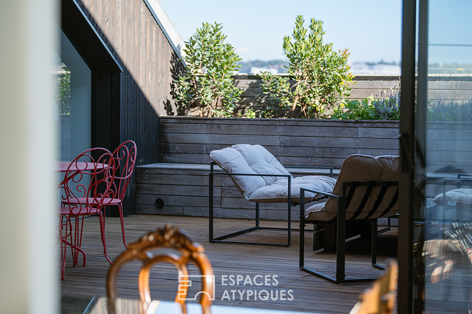 Attique en duplex avec terrasse et garage à la Bastide