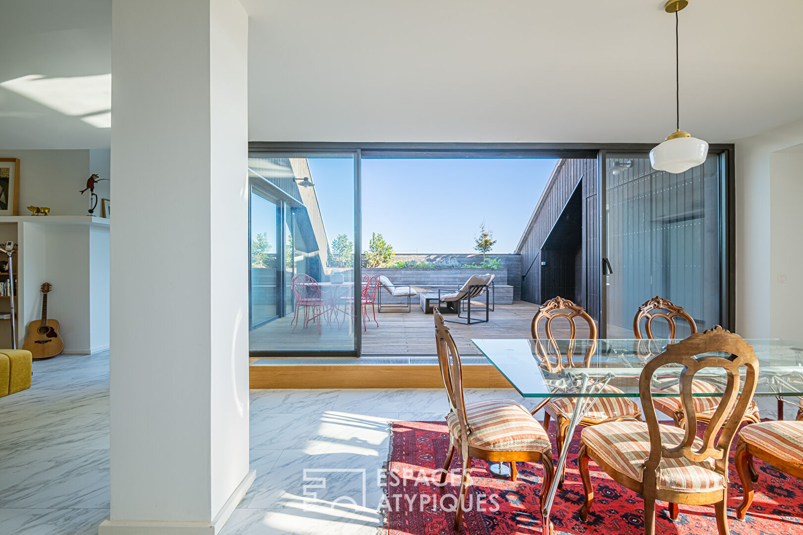 Attique en duplex avec terrasse et garage à la Bastide