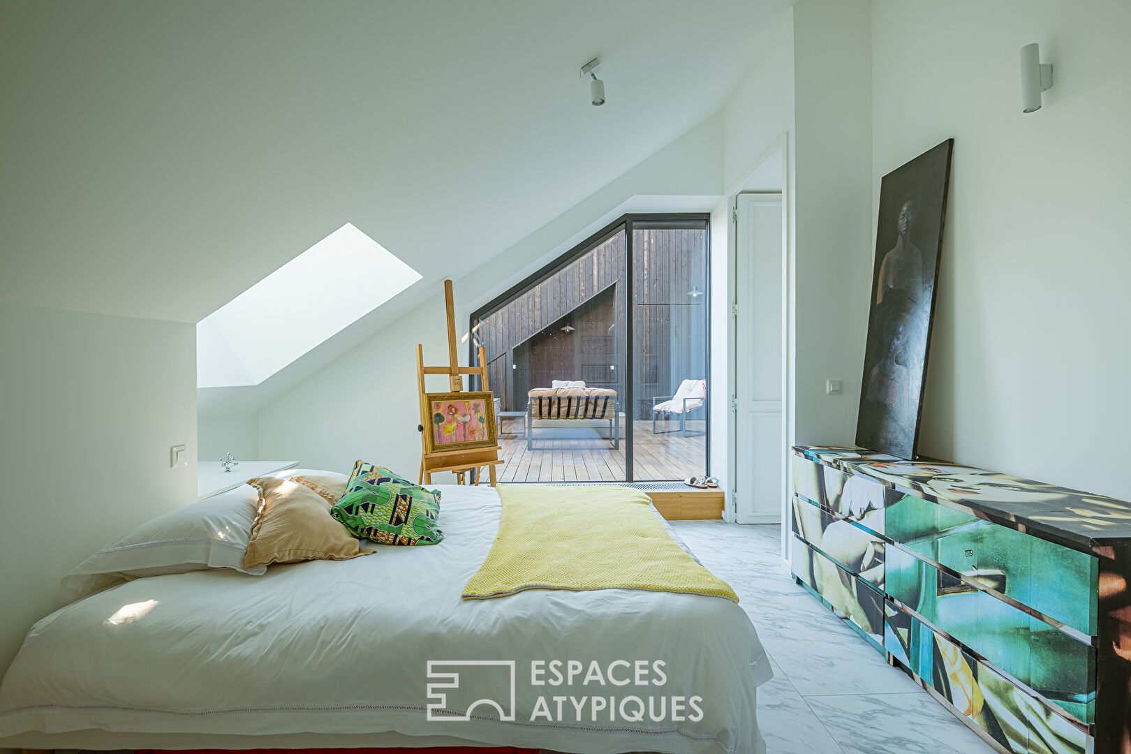 Attique en duplex avec terrasse et garage à la Bastide