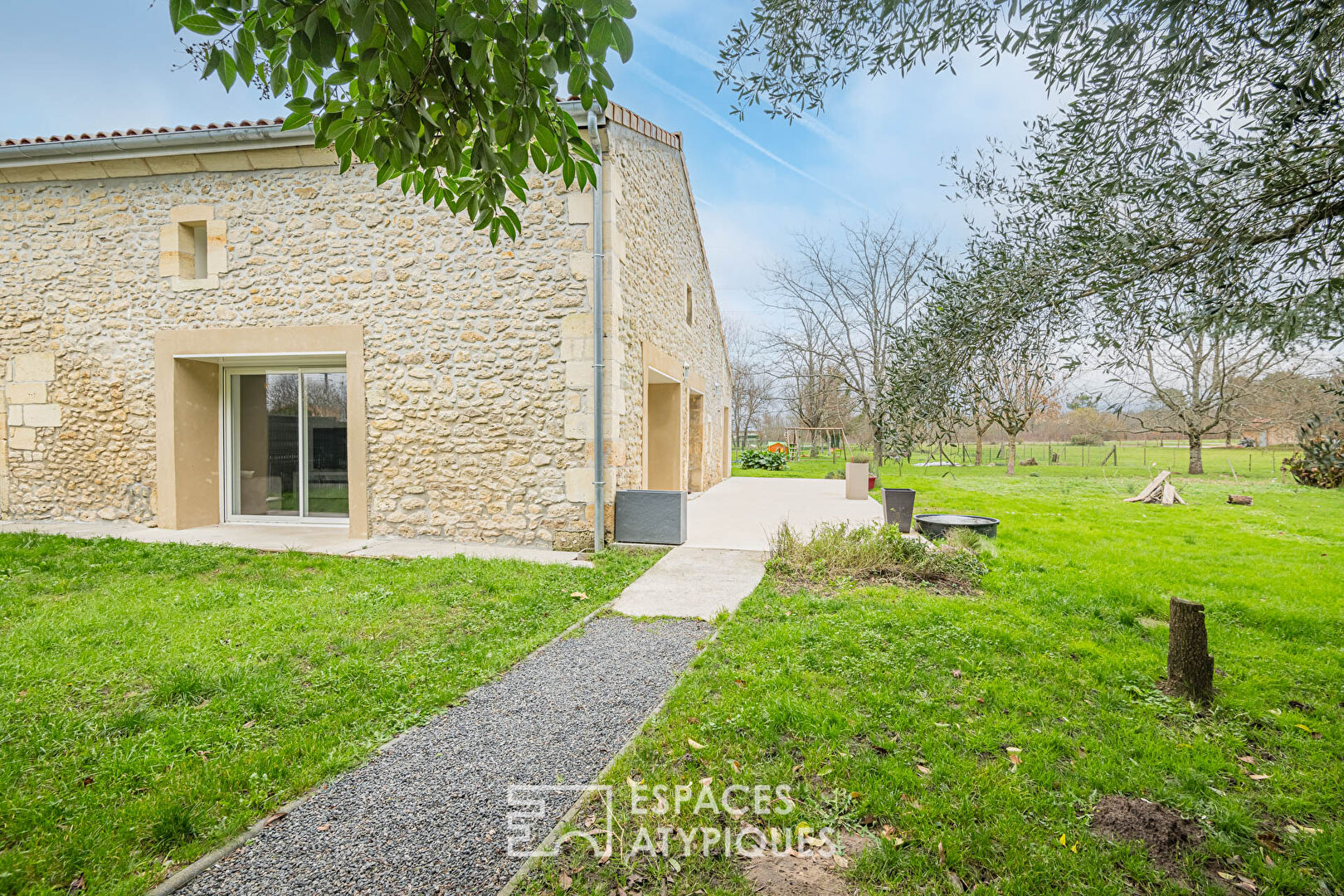 Belle maison en pierre à Cubnezais