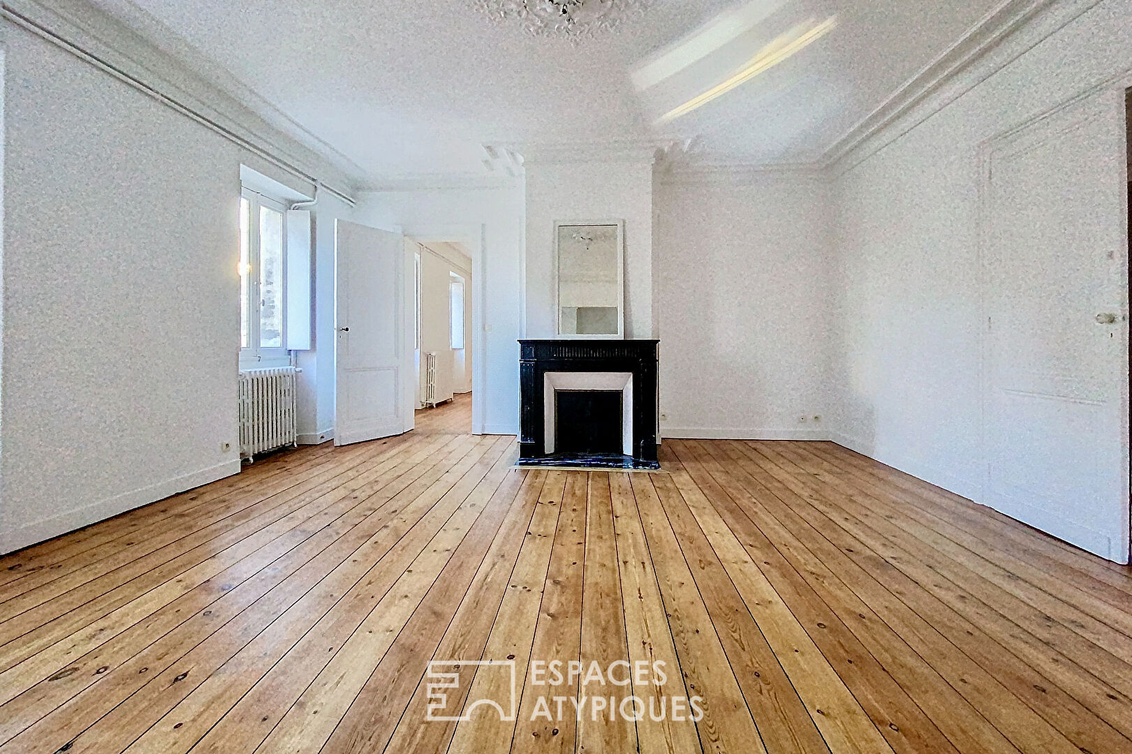 Bourgeois apartment with elevator in the heart of Bordeaux