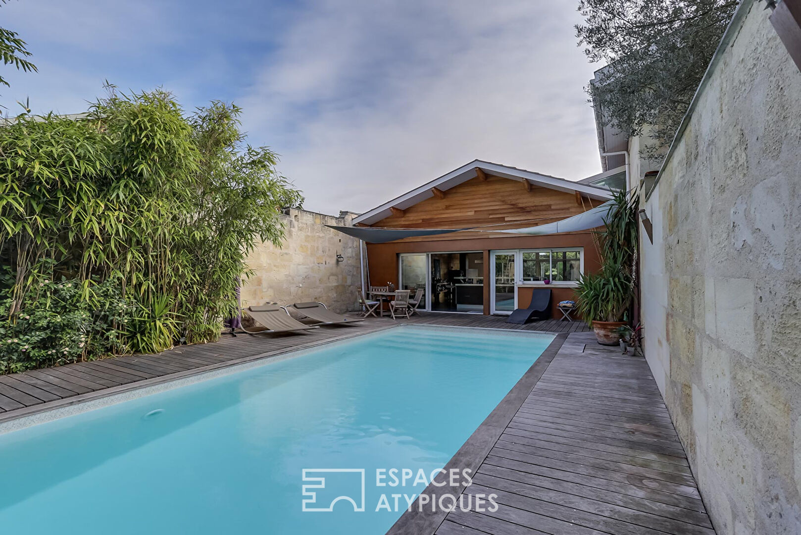 Maison loft avec garage, piscine et jardin