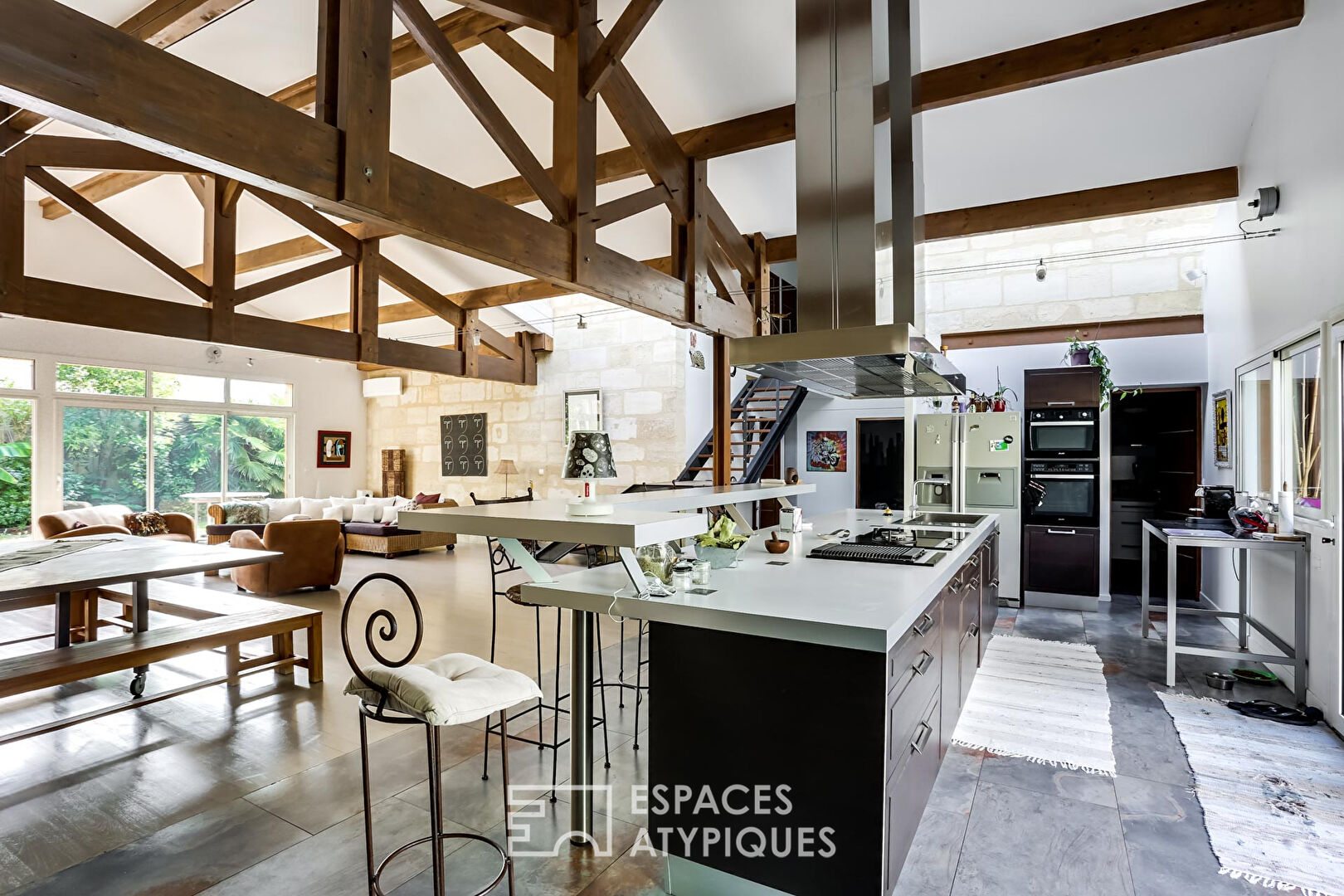 Maison loft avec garage, piscine et jardin