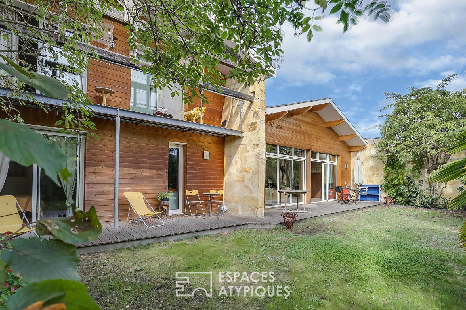 Maison loft avec garage, piscine et jardin