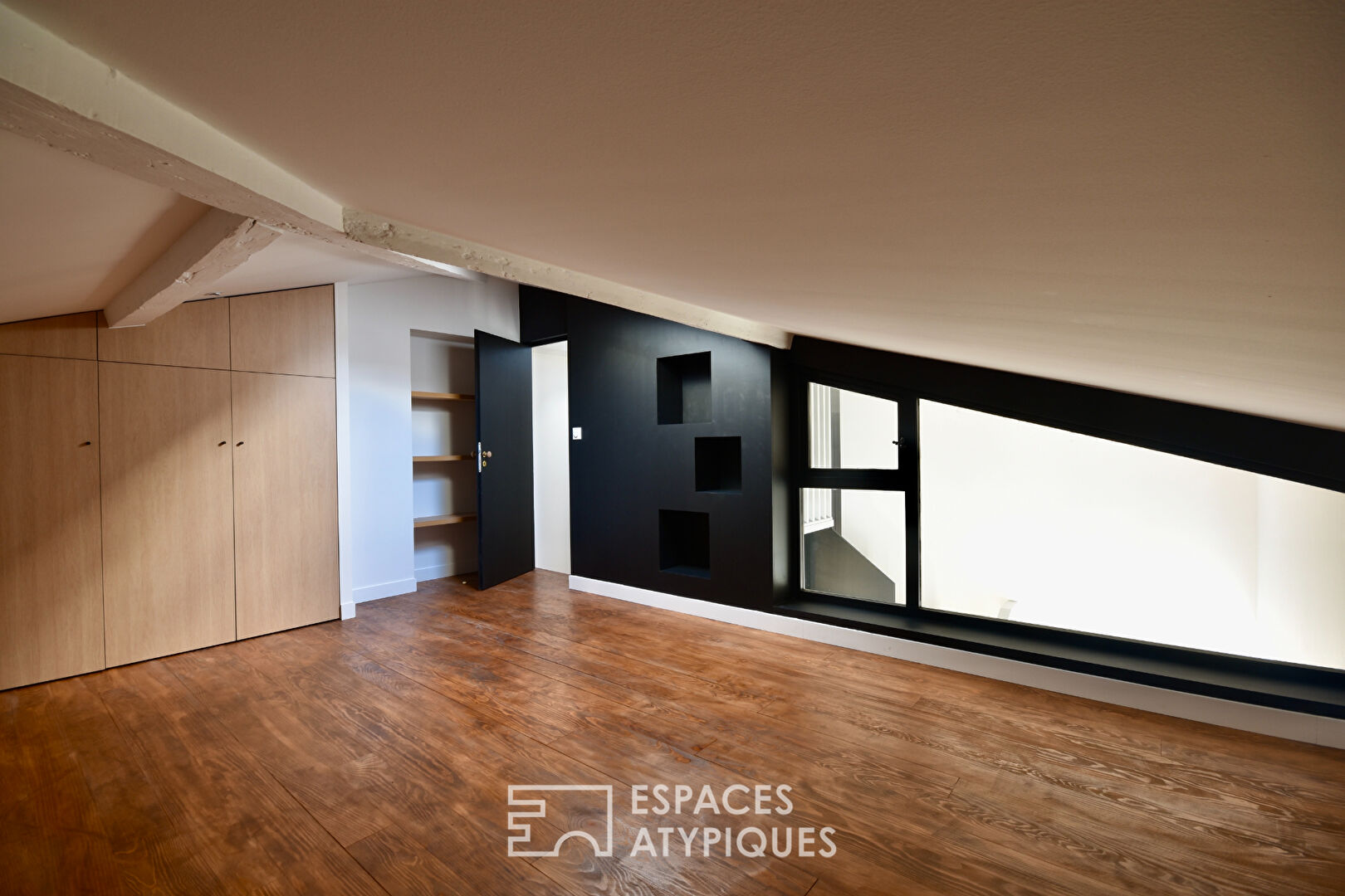 Bourgeois apartment on the top floor between Quinconces and Jardin Public