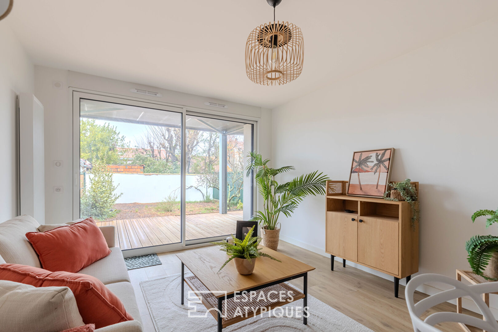 Appartement en rez-de-chaussée avec terrasse et jardin