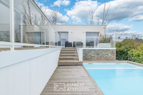 Maison contemporaine avec piscine et garage