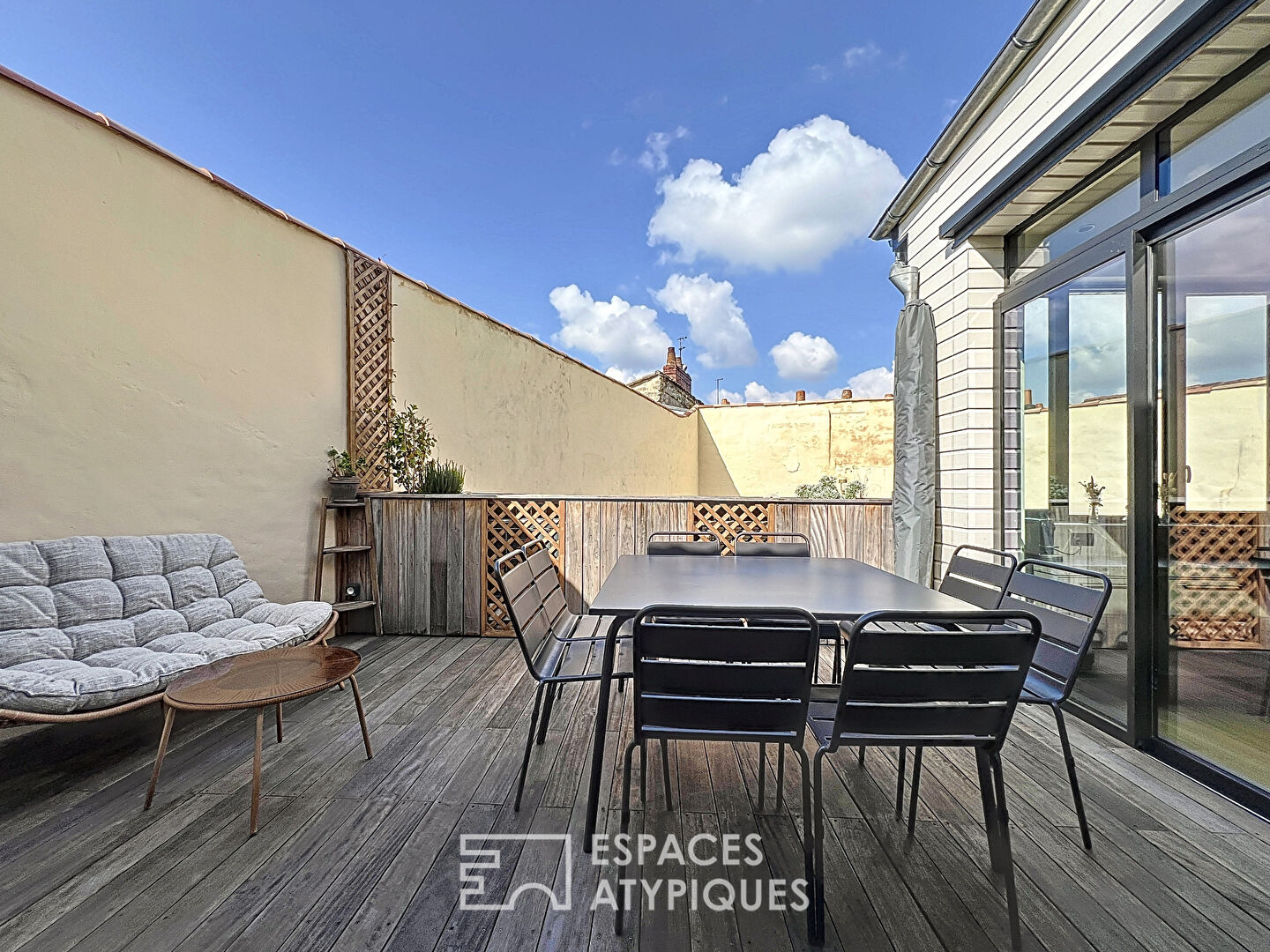 Appartement de standing au dernier étage avec terrasse et ascenseur