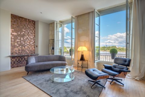 Exceptional apartment located on the Chartrons quays