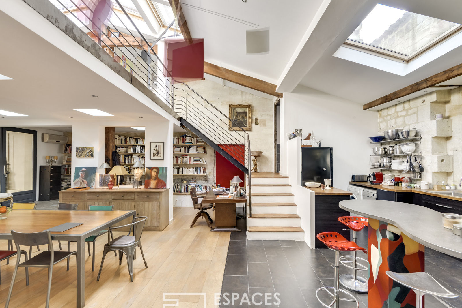 Loft with terrace in Chartrons