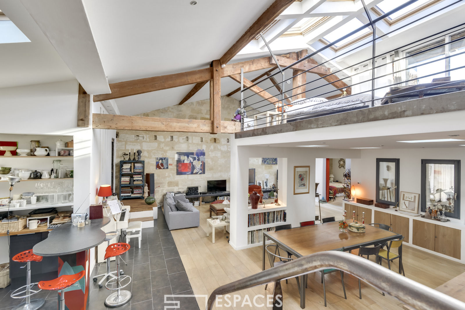 Loft with terrace in Chartrons