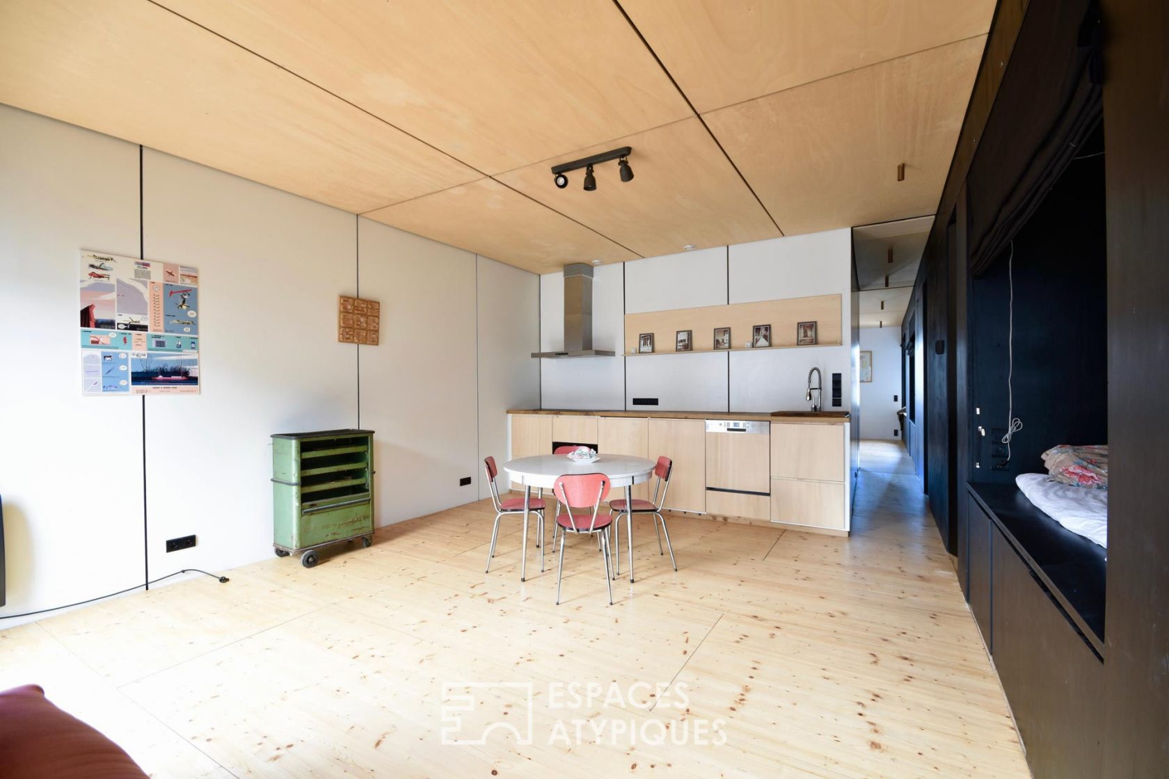 Cocoon apartment designed as a loft spirit
