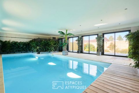 Villa contemporaine avec piscine intérieure