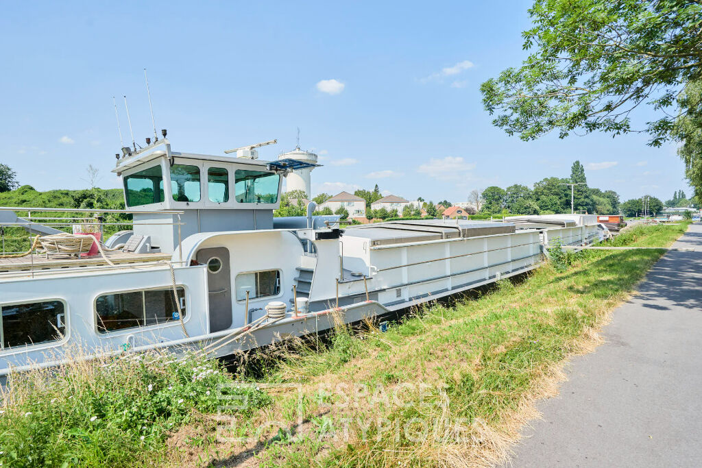 Contemporary barge